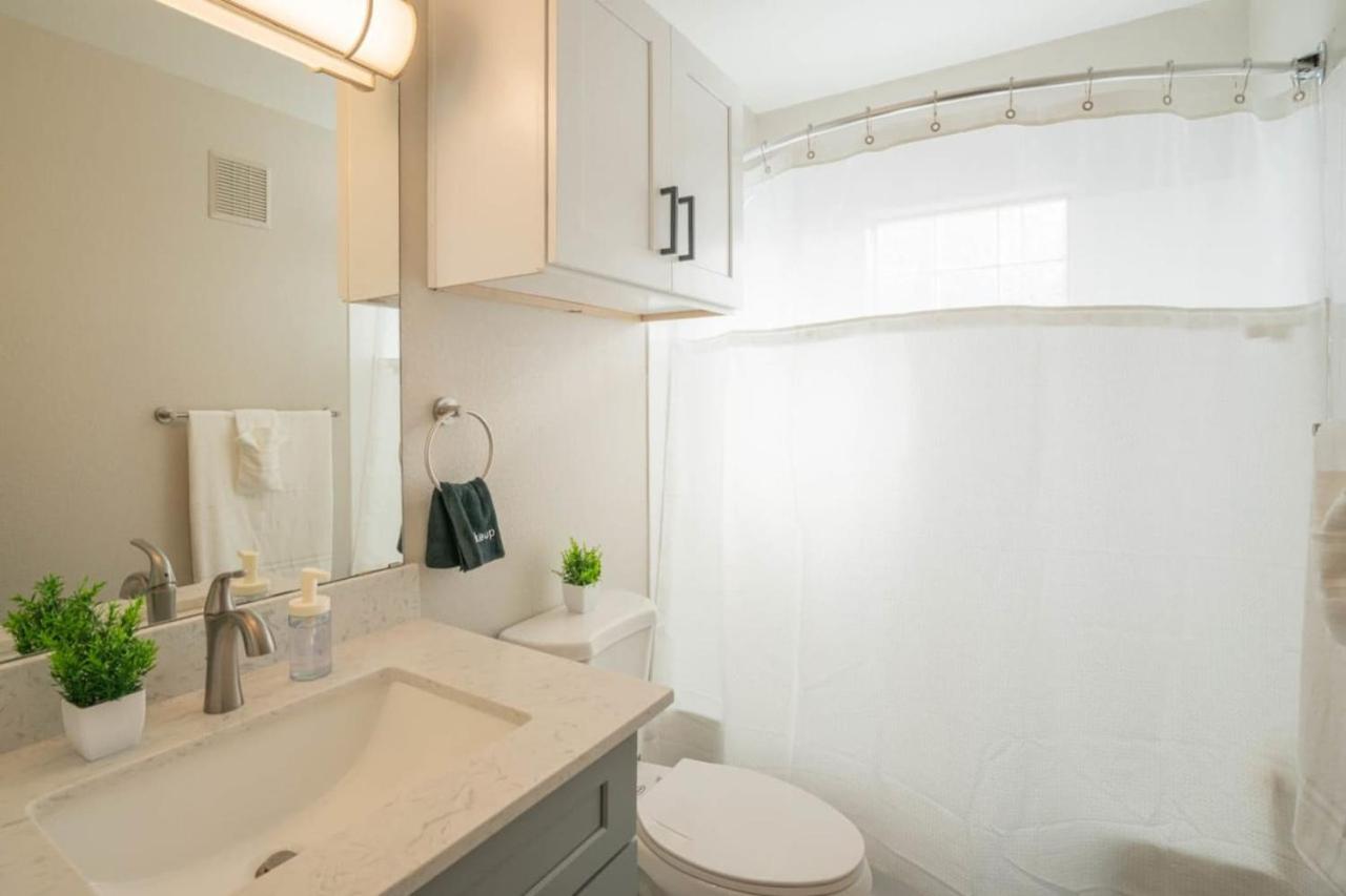 Апартаменти Posh 2Bd - Midtown - Gym, Pool, W-D, Parking - Sleeps 8 Фінікс Екстер'єр фото