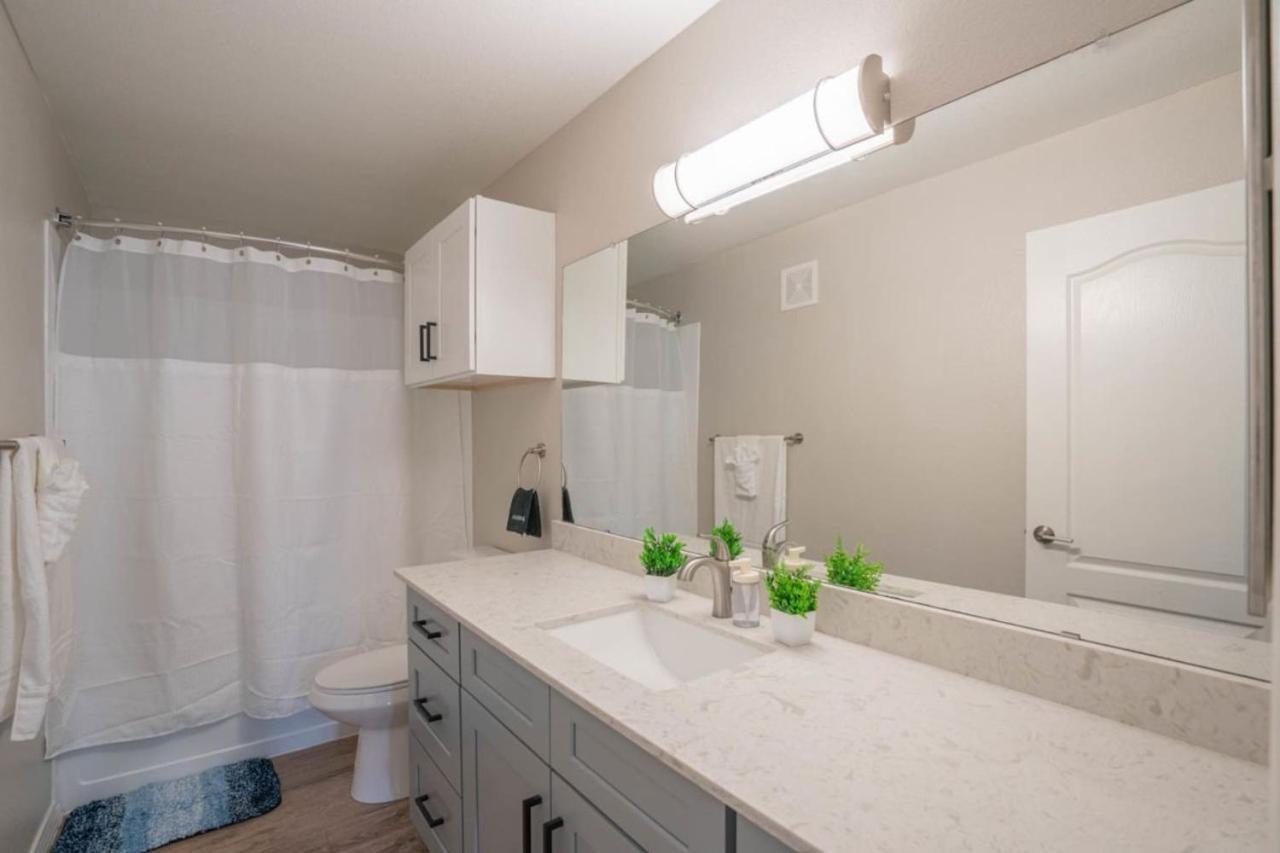 Апартаменти Posh 2Bd - Midtown - Gym, Pool, W-D, Parking - Sleeps 8 Фінікс Екстер'єр фото